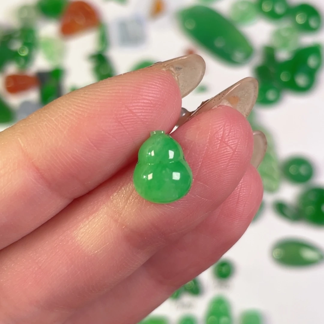 翡翠未镶嵌颈饰裸石