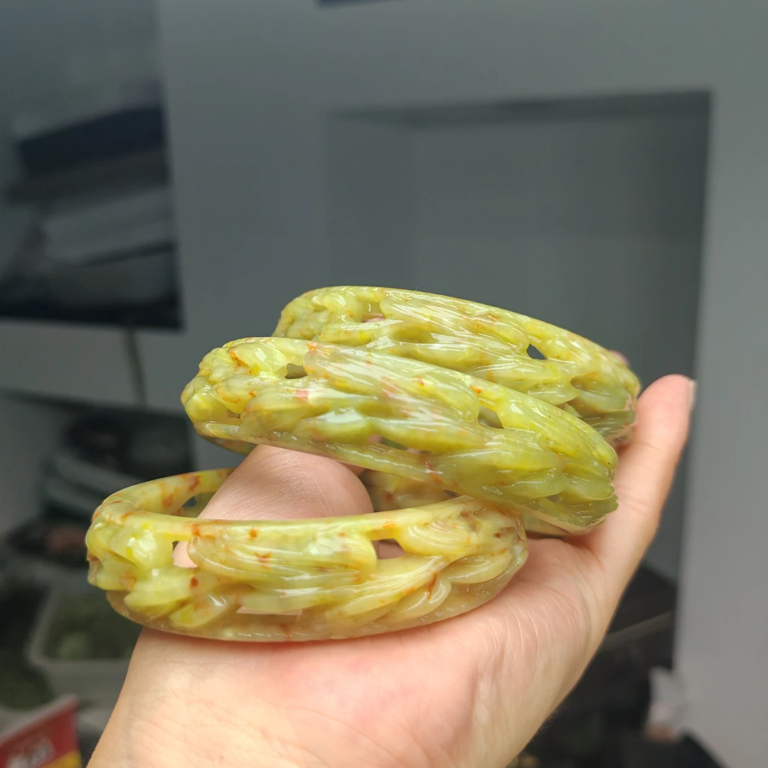 岫玉上品精美仙女镂空雕刻节节高升手镯（随机发货，其中一个）