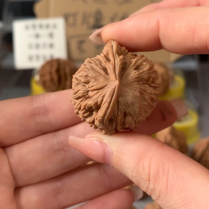 ****吊坠文玩核桃异形单只，有瑕疵