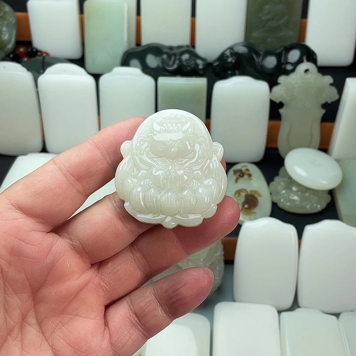 颈饰未镶嵌和田玉（糖玉）