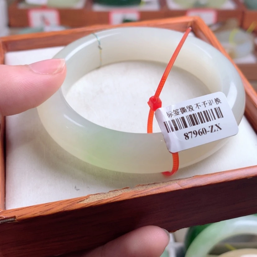 【闪购商品】和田玉手镯未镶嵌57.5