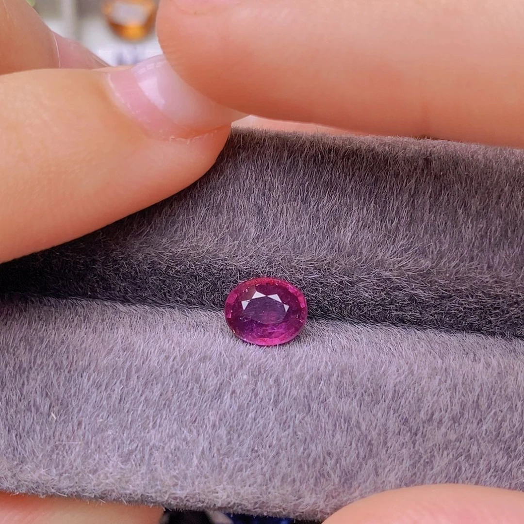 裸石蓝宝石无烧紫红色浓郁内有包体1.41ct/3263号