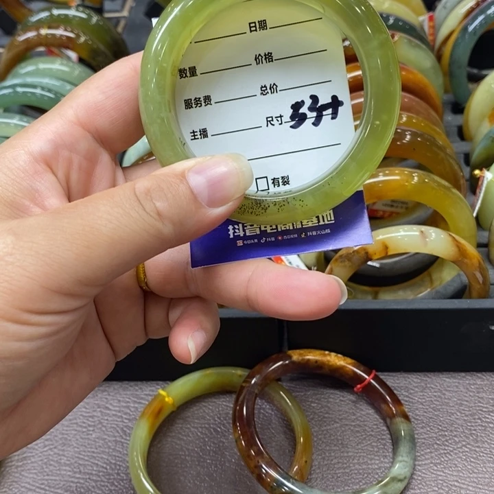 透闪石-蛇纹石玉未镶嵌手镯