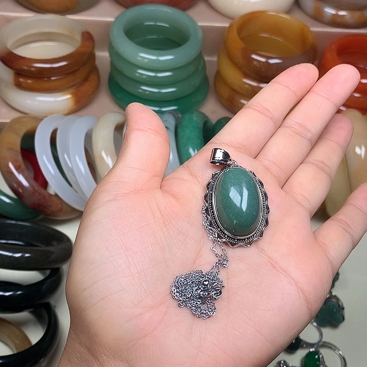 用***生石英质玉手镯未镶嵌