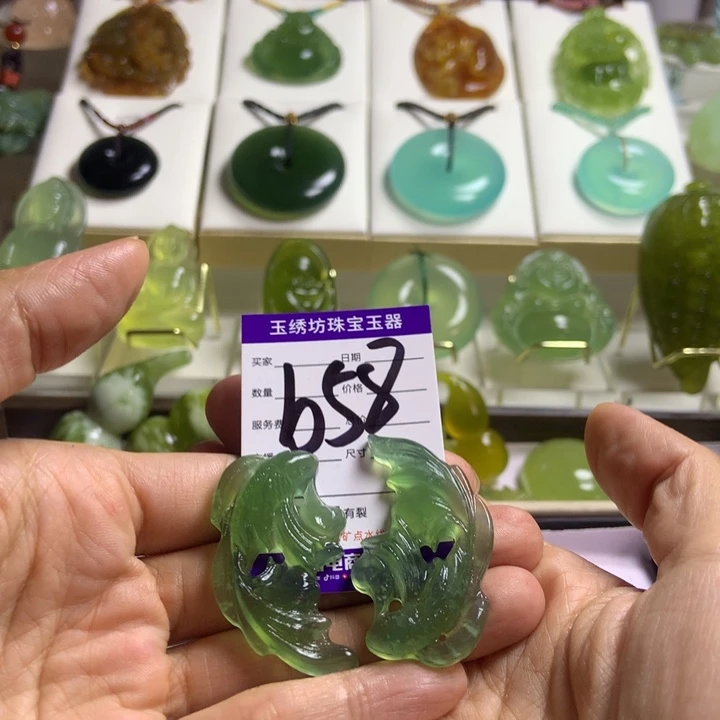 【闪购商品】蛇纹石玉未镶嵌颈饰卖****孩