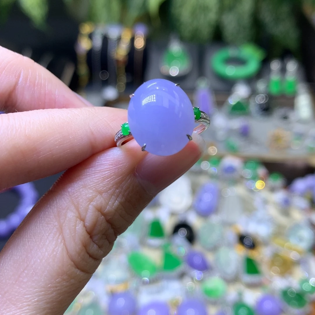 颈饰18K金镶嵌翡翠