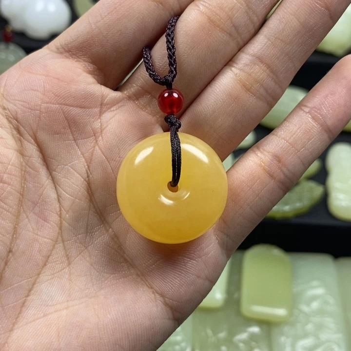 完全开放黄色扣子