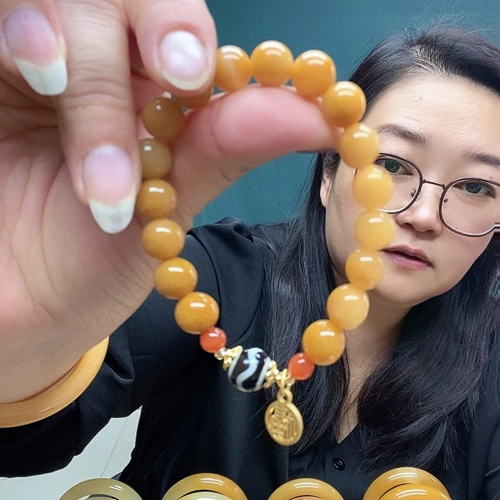 未镶嵌石英质玉（黄龙玉）手链