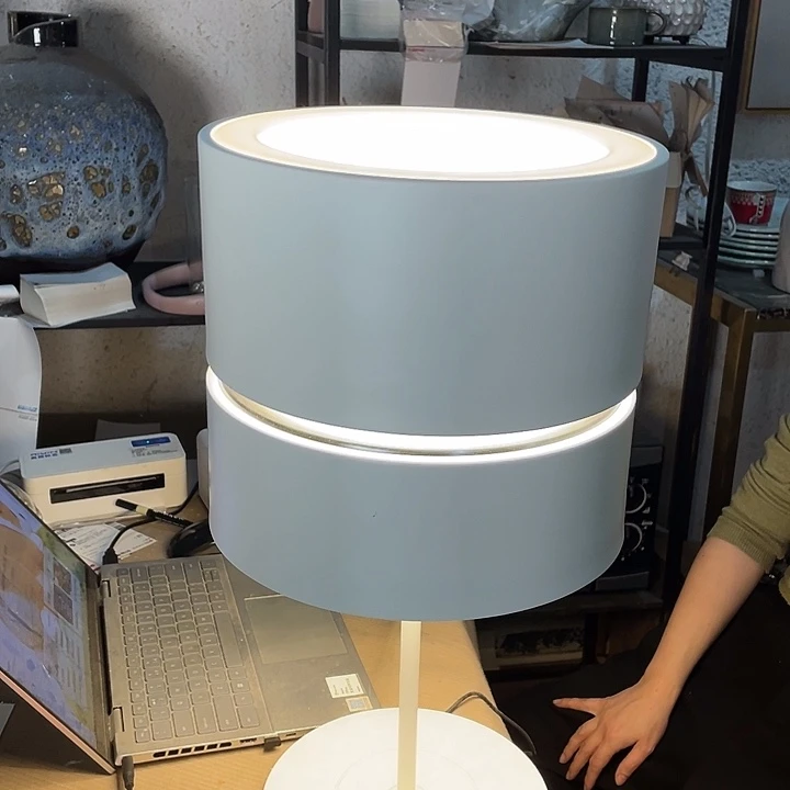 陶瓷花瓶，茶具茶杯。