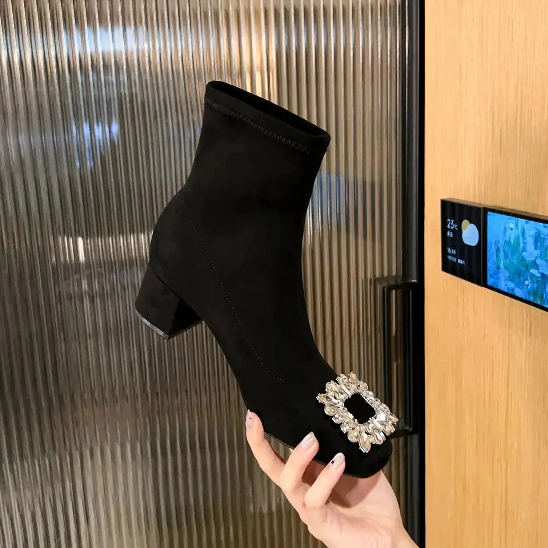 【专柜】冬季新款绒面方头粗跟百搭增高短靴女水钻瘦瘦靴气质高跟