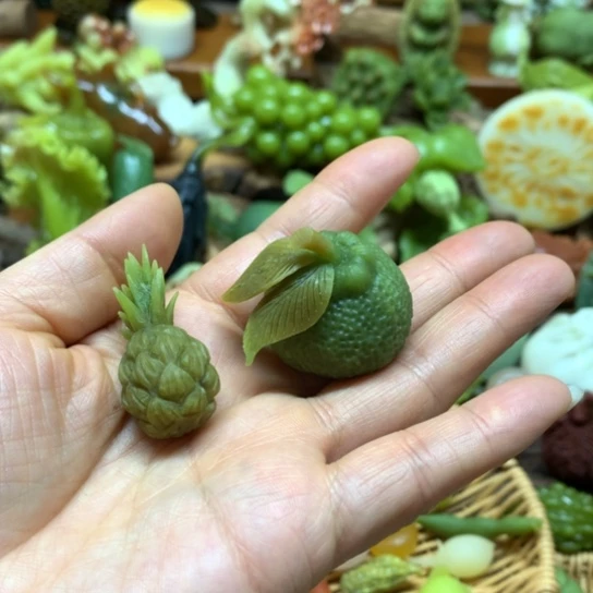 蛇纹石玉未镶嵌手把鲨**姐