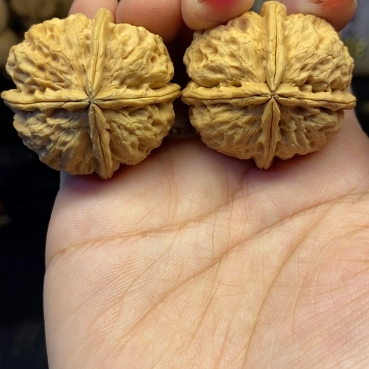 文玩核桃吊坠36磐石四棱练手