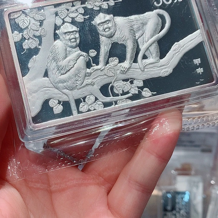 纯银2004猴长方银币原盒证微氧