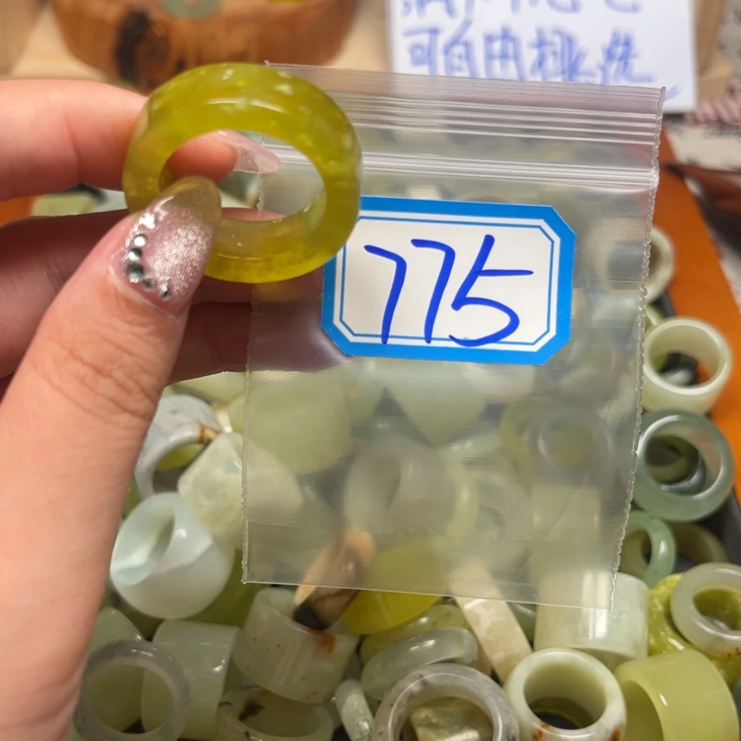 西***馆蛇纹石玉未镶嵌珠宝奇石
