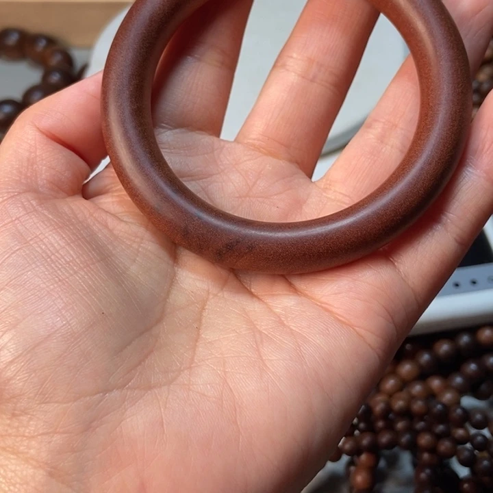 丘***道檀香木老山檀香凤尾手镯，焦糖奶甜