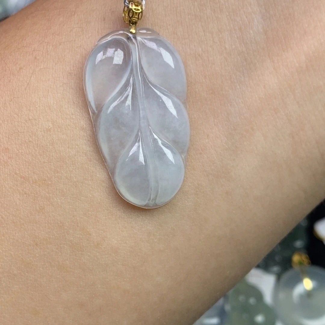 翡翠18K金镶嵌颈饰叶子