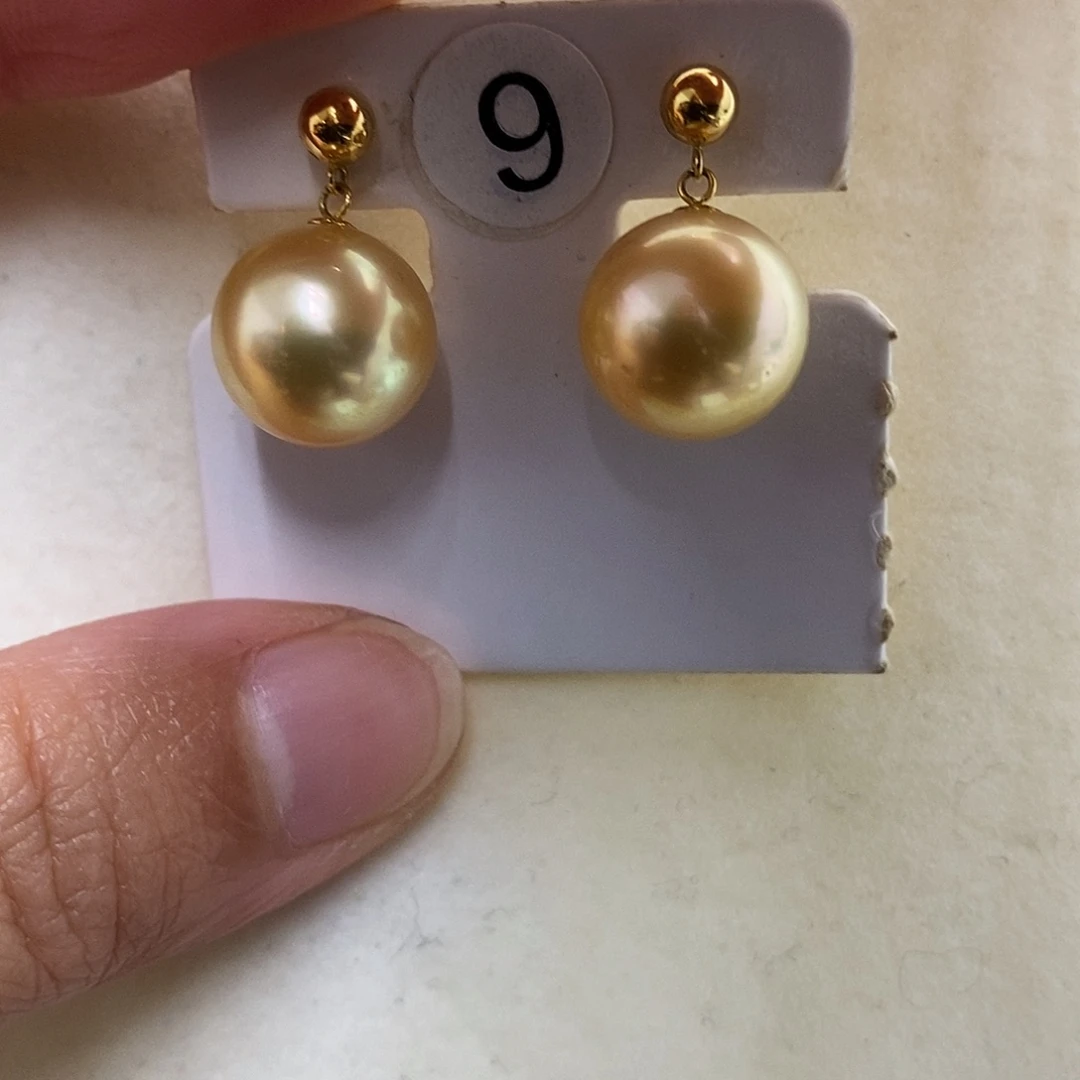 18K金镶嵌海水珍珠耳饰