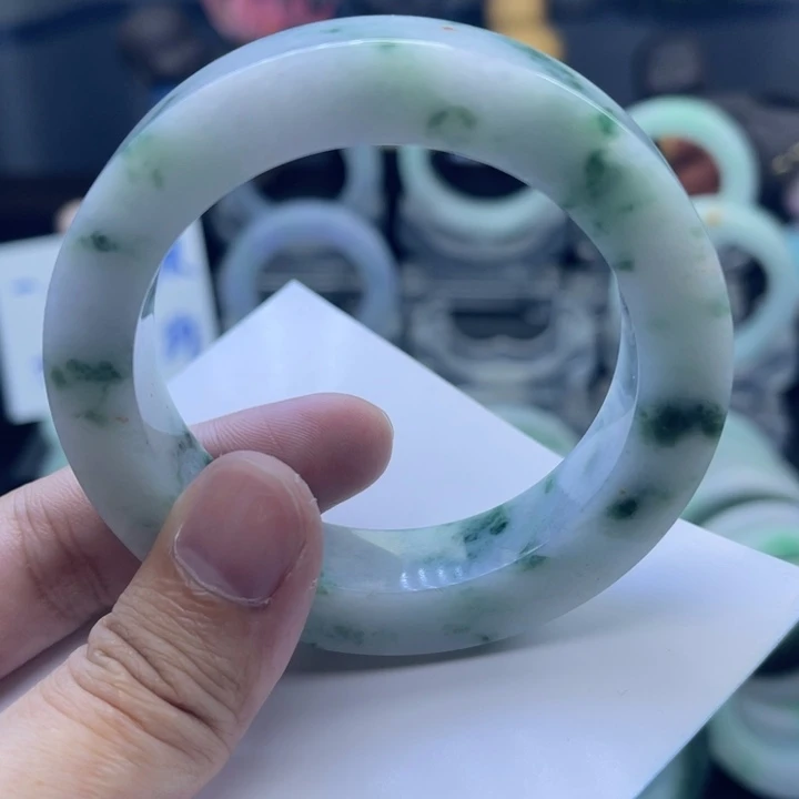 定制翡翠未镶嵌手镯