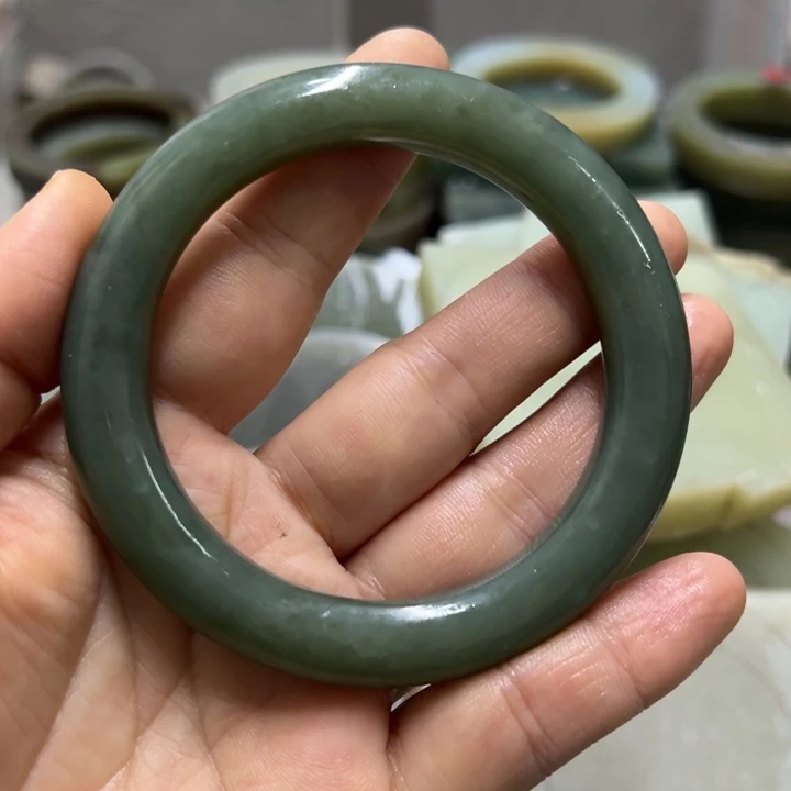子***卯未镶嵌手镯和田玉（糖玉）加工定制