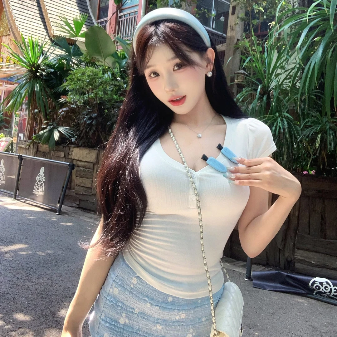 陈六六CHENLIULIU【夏日苏打】白色修身显瘦短袖上衣