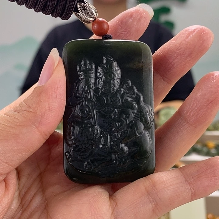 透闪石质玉未镶嵌颈饰