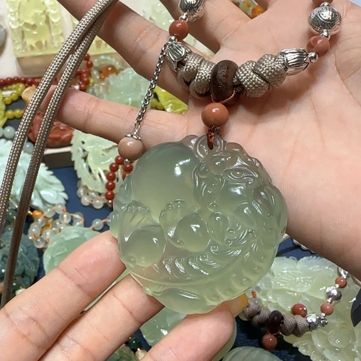 未镶嵌蛇纹石玉吊坠