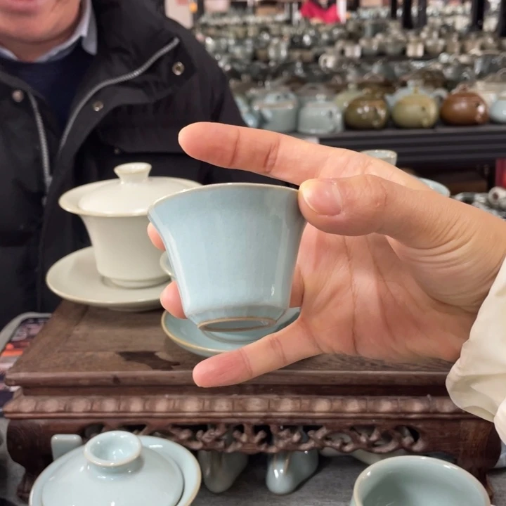 摆件天青釉小小马蹄杯