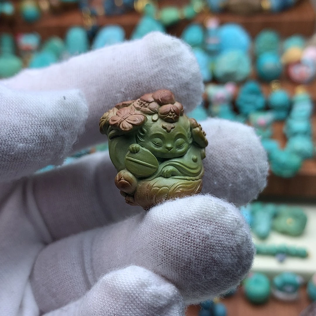 雕***肥绿松石未镶嵌颈饰