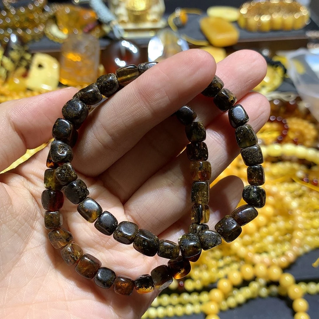 未镶嵌琥珀裸石多样性发其一