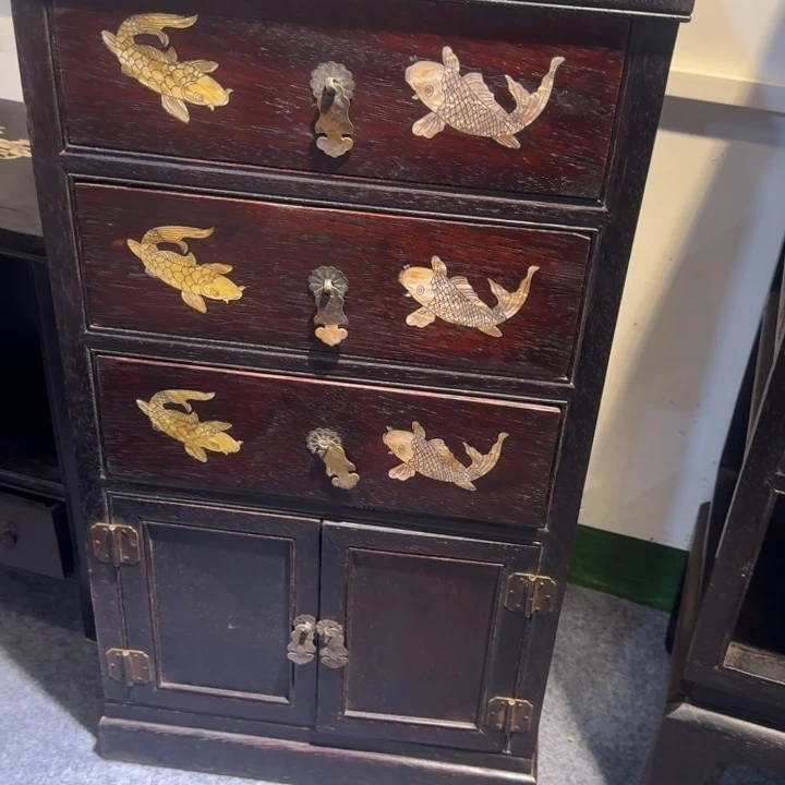 贡木柜子的的的的的