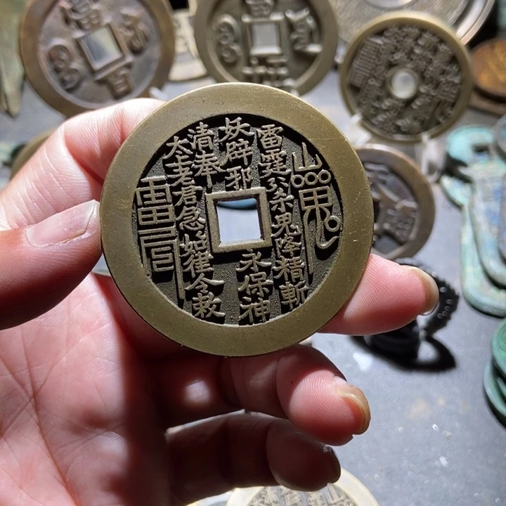 利***布铜现代工艺品仿制品