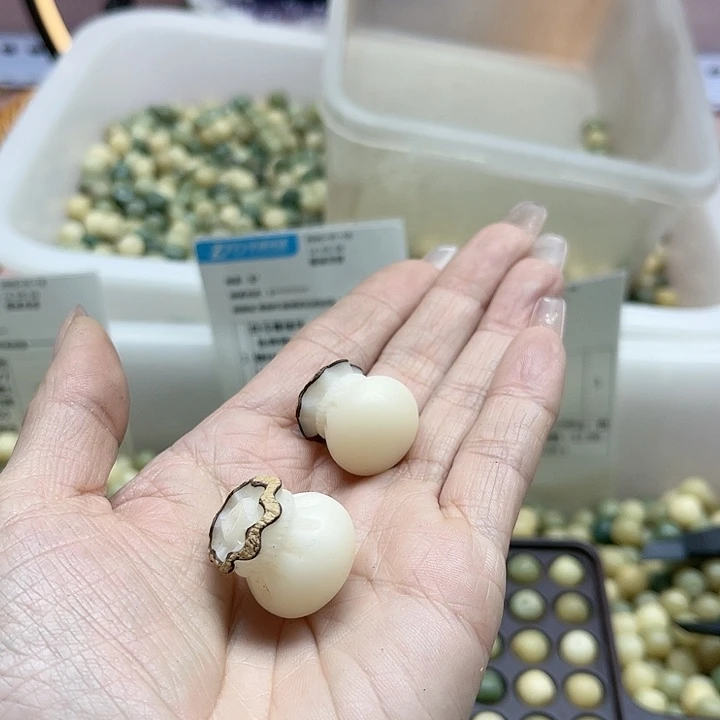 白玉菩提吊坠精品钱袋1卡灯牌宠1