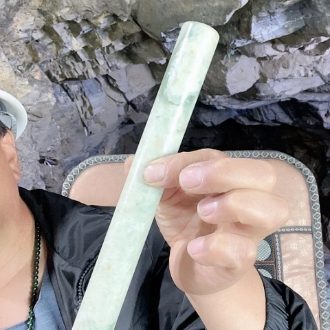 蛇纹石玉未镶嵌珠宝奇石