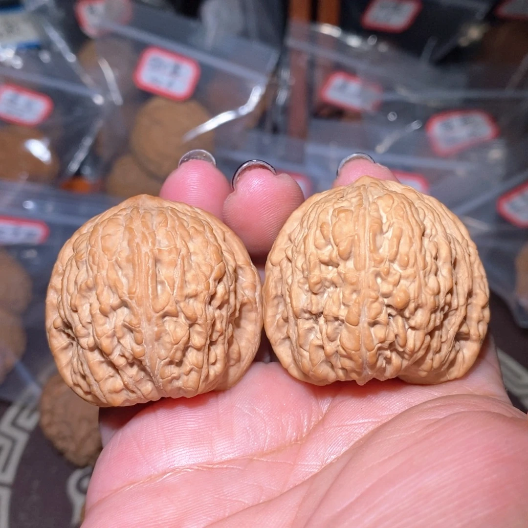 把件文玩核桃绣球