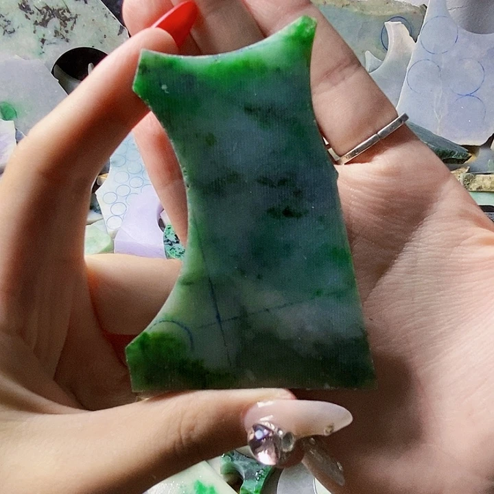 招***生翡翠未镶嵌颈饰翡翠