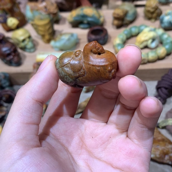 未镶嵌岫岩河磨玉（透闪石质玉）挂件江*！