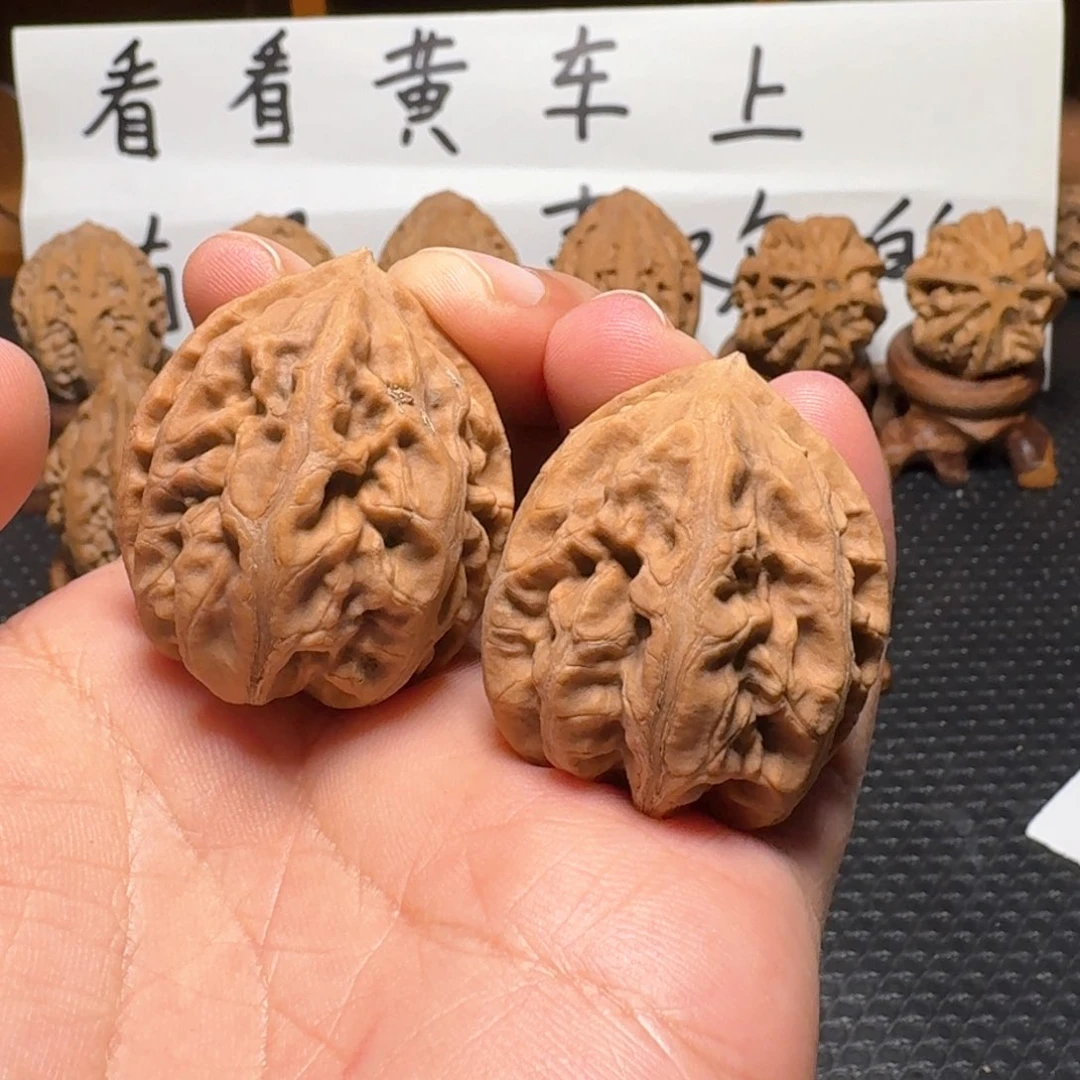 文玩核桃把件蜥蜴纹