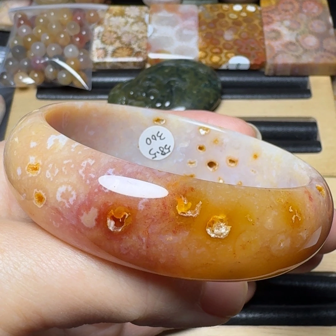 石英质玉58.5彩色共生，多戴多盘290未镶嵌茶*子
