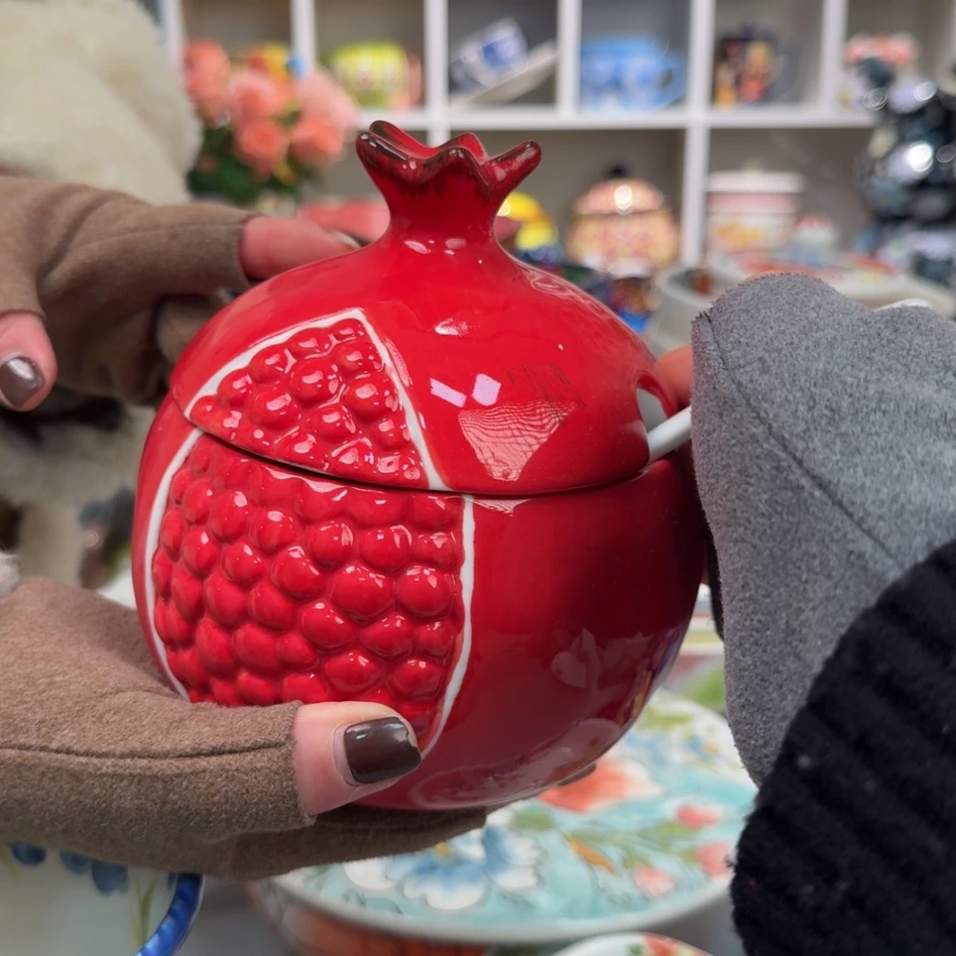 瓷600毫升石榴盐罐一只