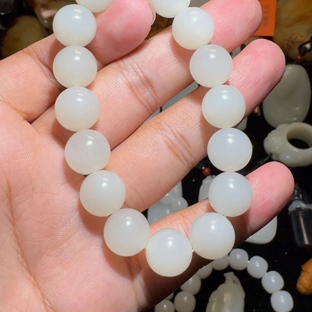 路***平和田玉未镶嵌颈饰