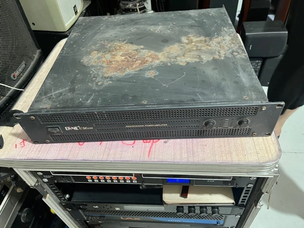 8新  二手后级功放UM330 不包邮 出声（上盖有锈迹 需打理）