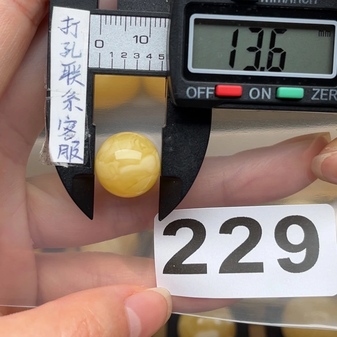 蜜蜡裸石未镶嵌浅****）蜜蜡