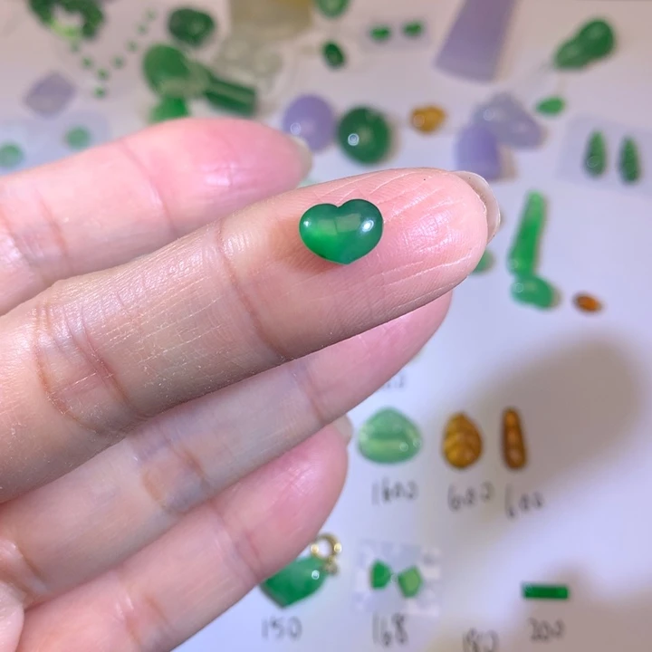 翡翠未镶嵌套链爱心