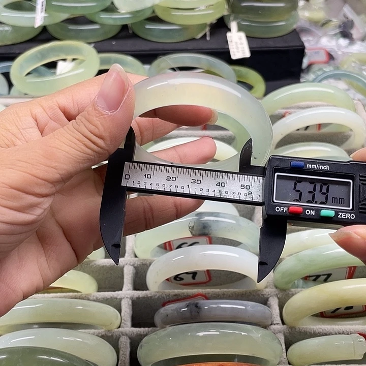 蛇纹石玉未镶嵌手镯61