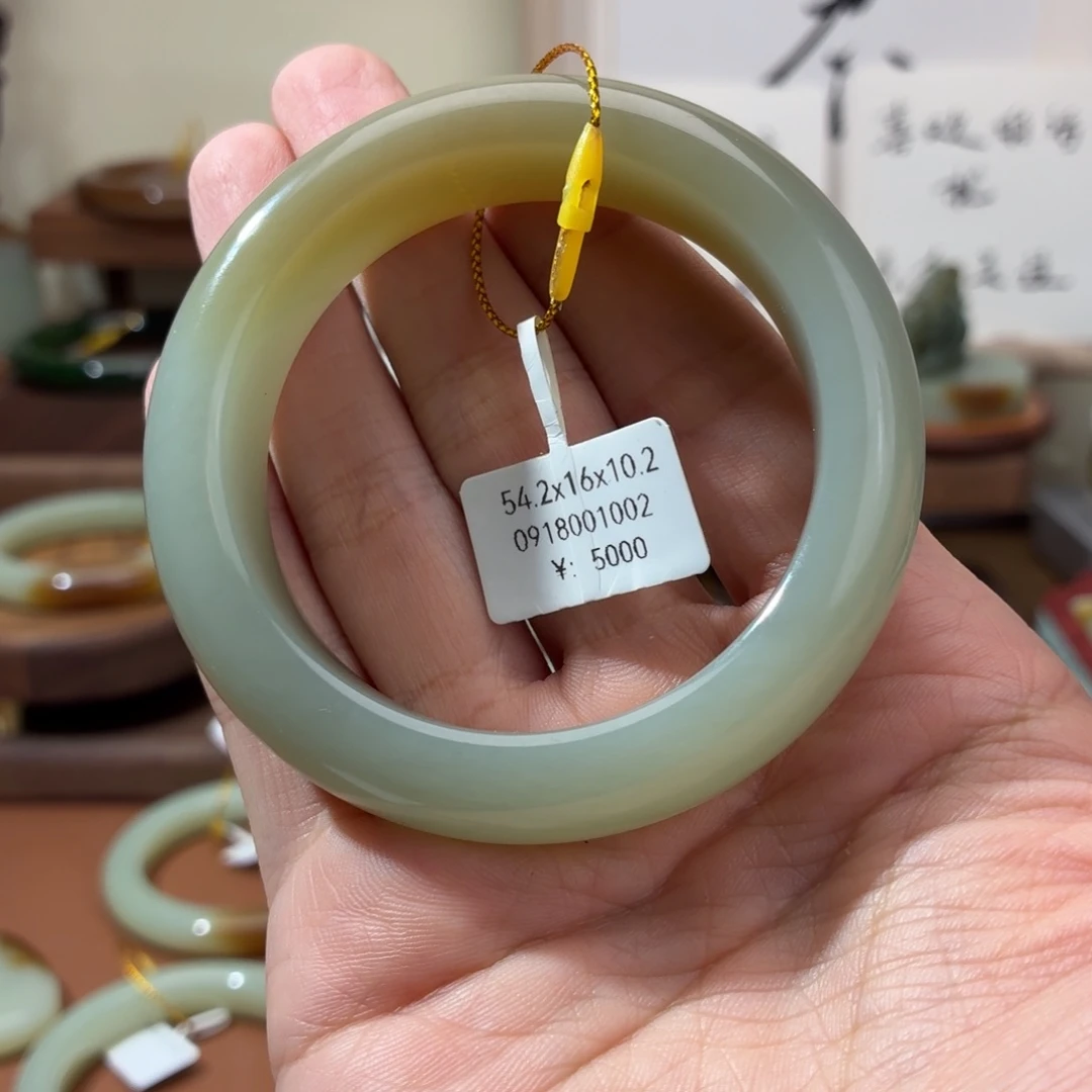 和田玉（糖玉）未镶嵌手镯