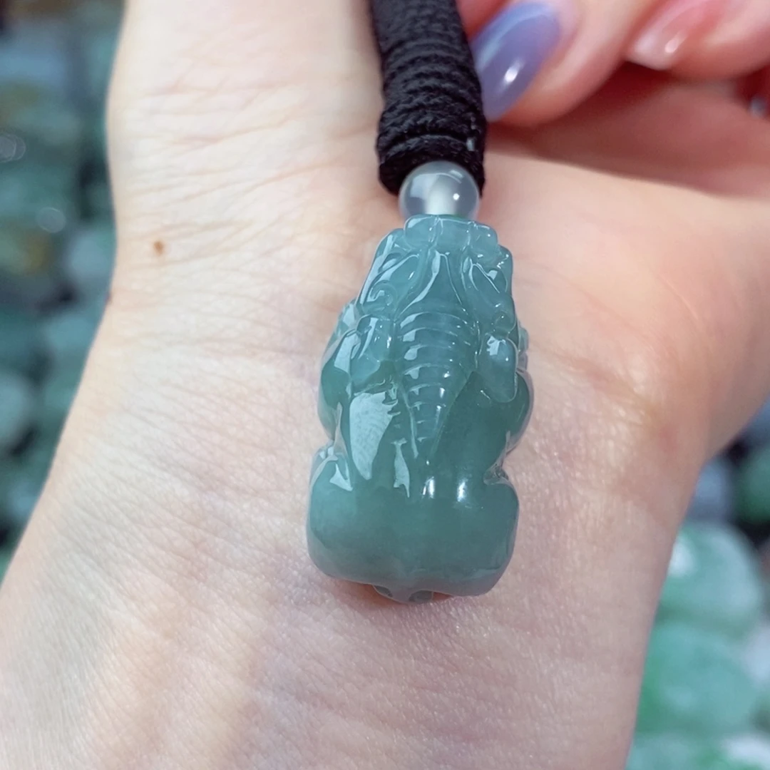 颈饰未镶嵌翡翠天然