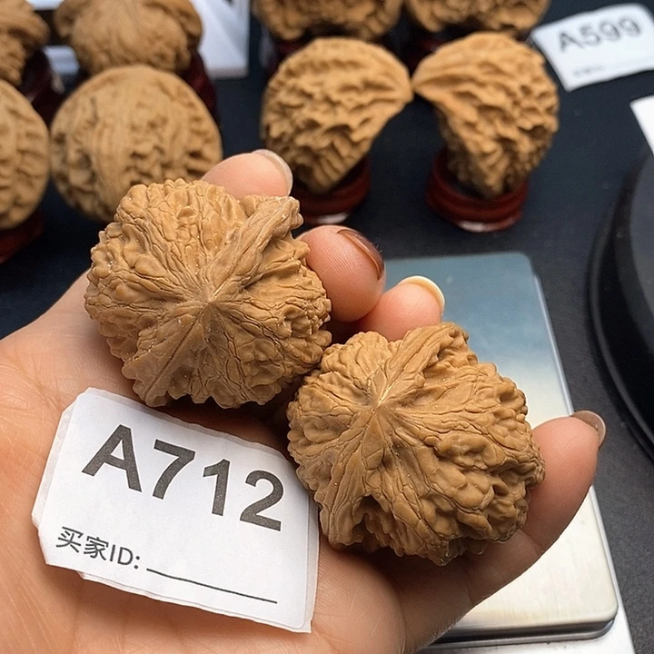 吊坠文玩核桃牡丹纹4.1