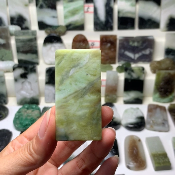 独山玉未镶嵌颈饰