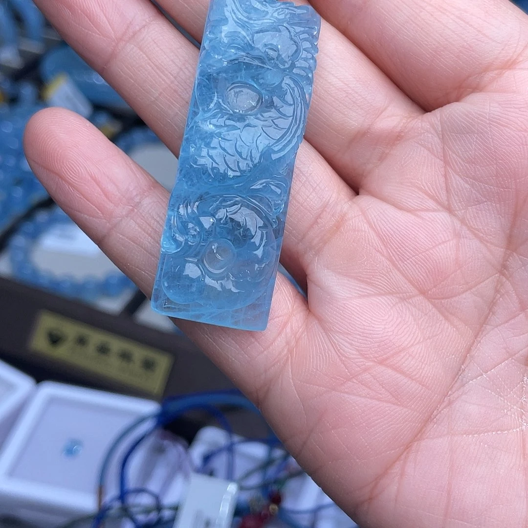 D***.非金属海蓝雕刻件龙