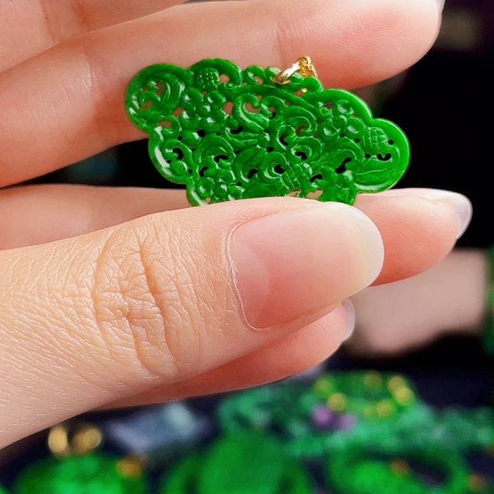 翡翠18K金镶嵌颈饰多样性